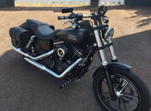 Sacoche Myleatherbikes Harley Dyna Street Bob_143